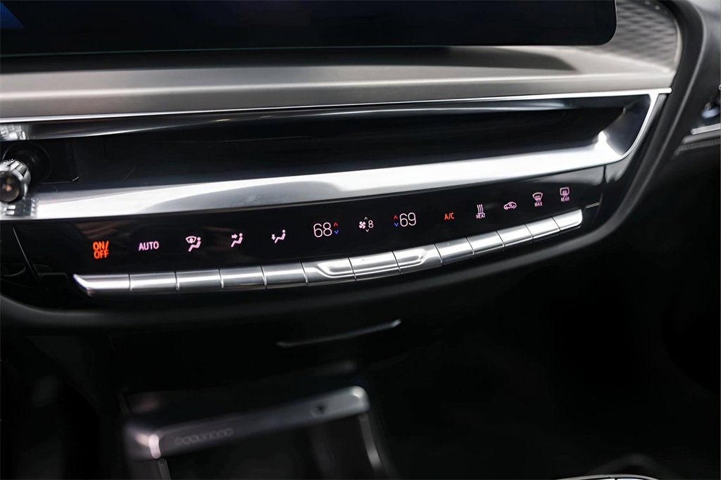 Used 2024 Cadillac Lyriq Luxury image 19