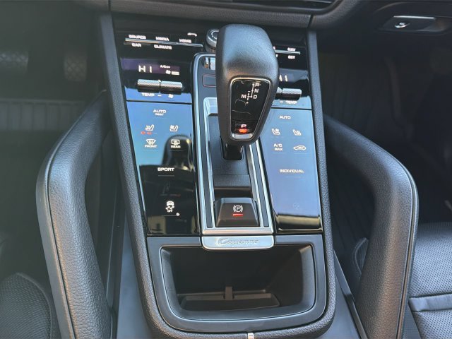 Used 2023 Porsche Cayenne AWD/4WD image 22