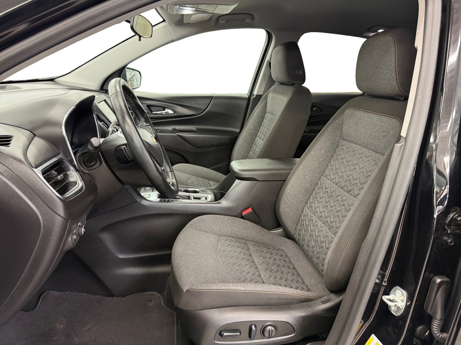 Used 2023 Chevrolet Equinox LT AWD/4WD image 9
