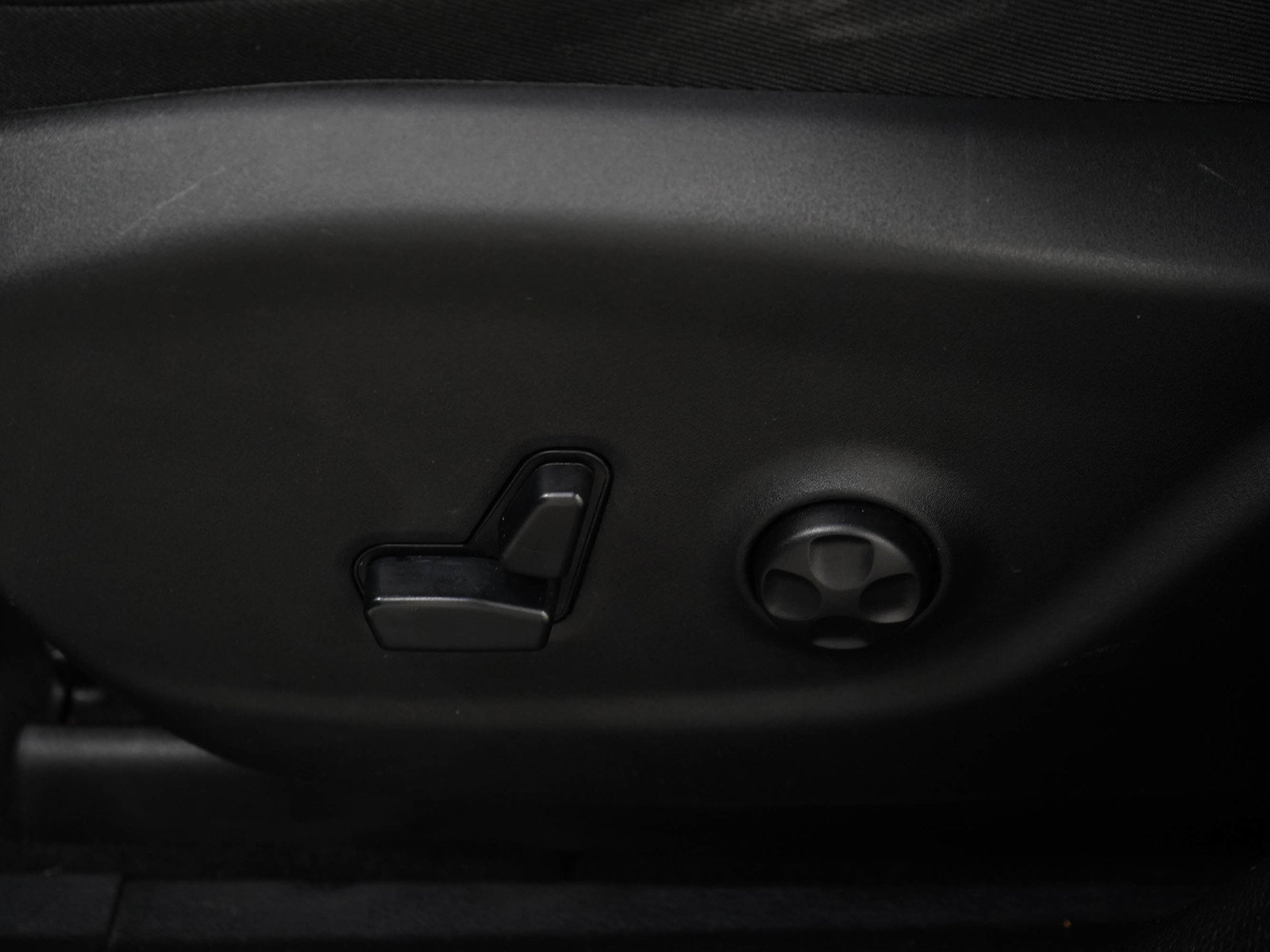 Used 2019 Jeep Cherokee Limited AWD/4WD image 25