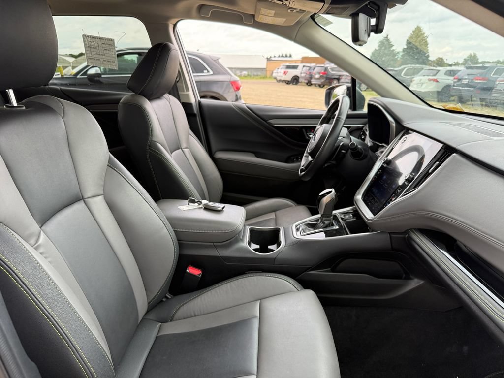 Used 2025 Subaru Outback Onyx Edition AWD/4WD image 42