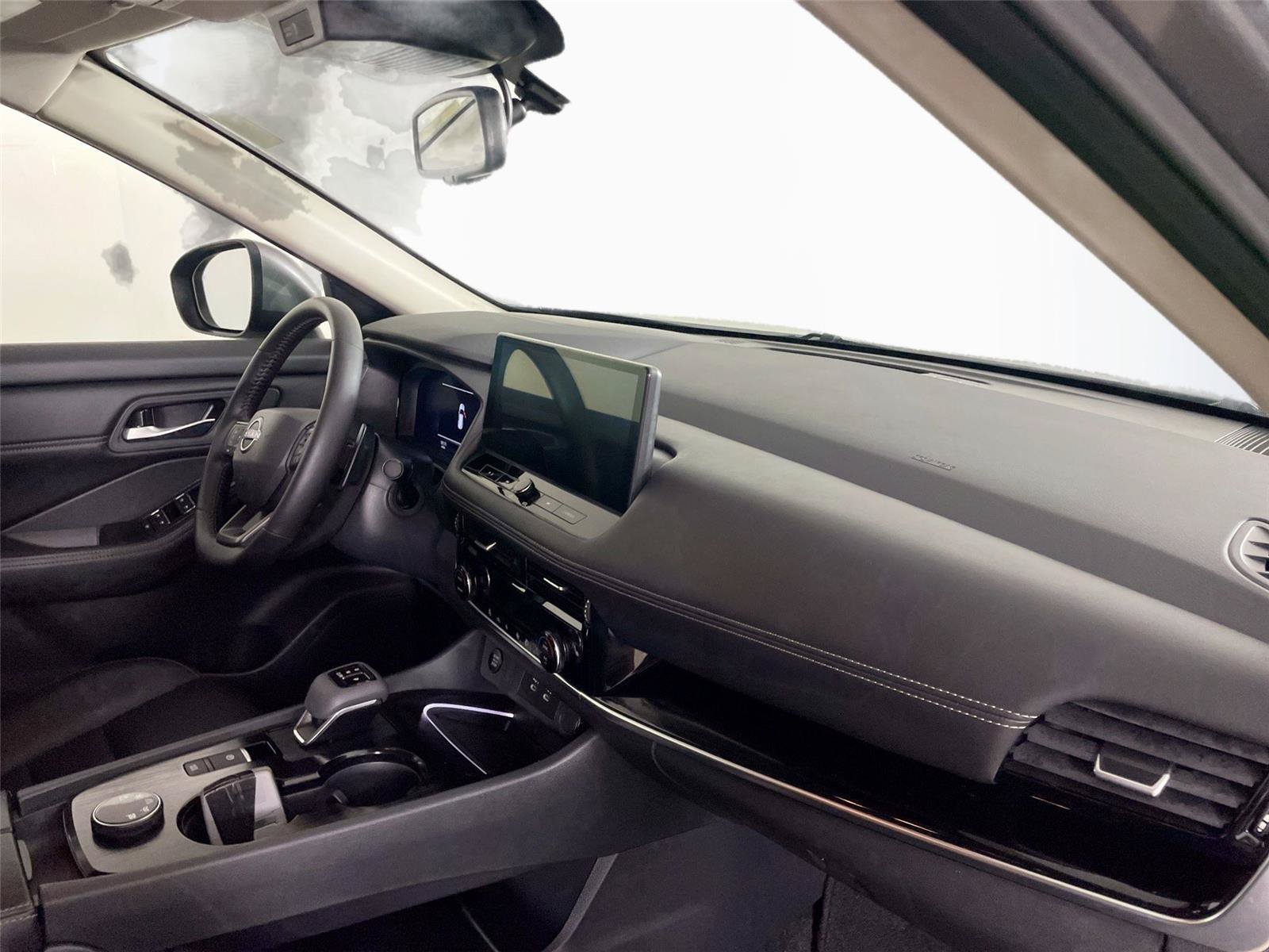 Used 2026 Nissan Rogue SL AWD/4WD image 28
