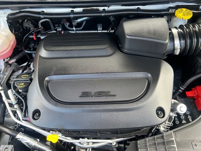 Used 2025 Chrysler Pacifica Select FWD image 20