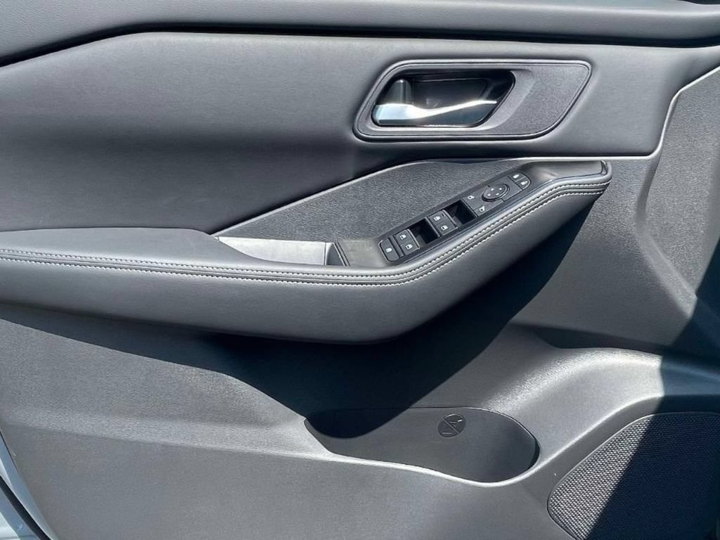 New 2026 Nissan Rogue SV FWD image 18
