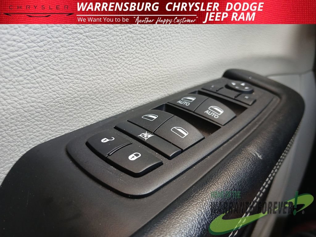 Used 2022 Chrysler Pacifica Touring-L FWD image 32