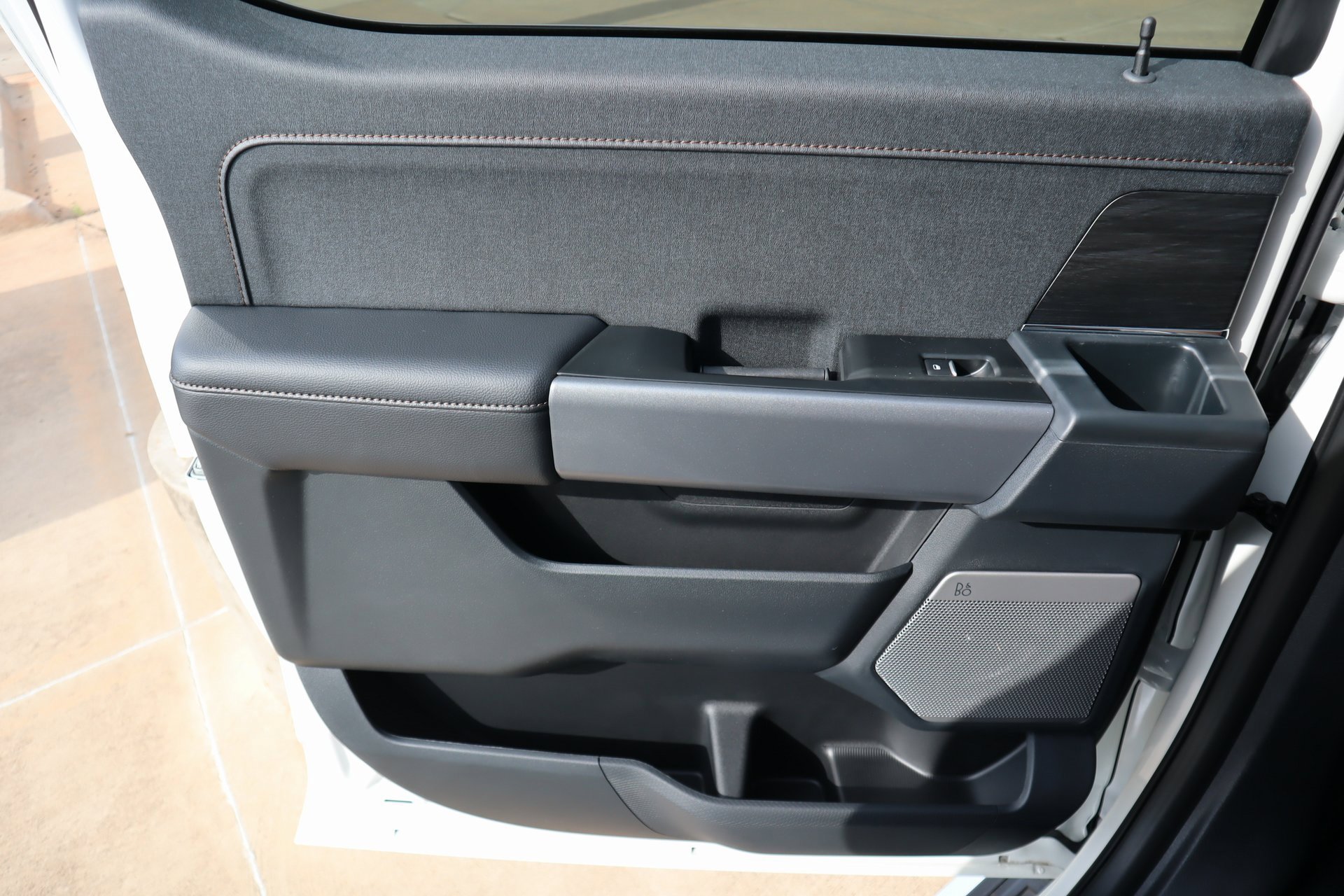 New 2025 Ford F150 Lariat w/ Equipment Group 502A High image 19