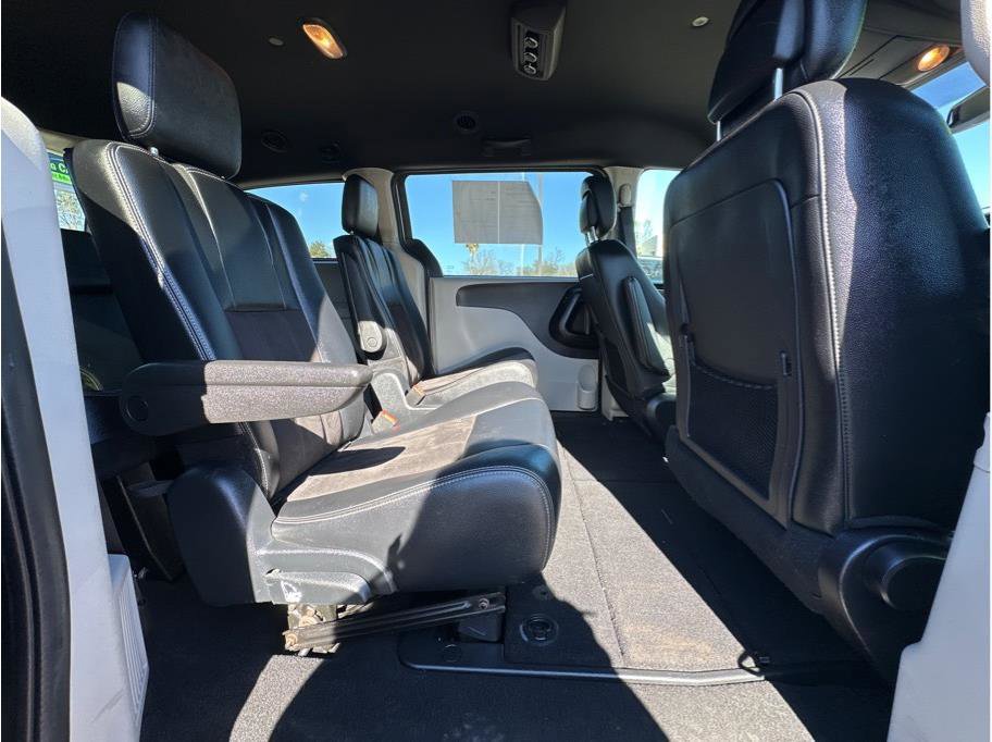 Used 2020 Dodge Grand Caravan SXT image 12