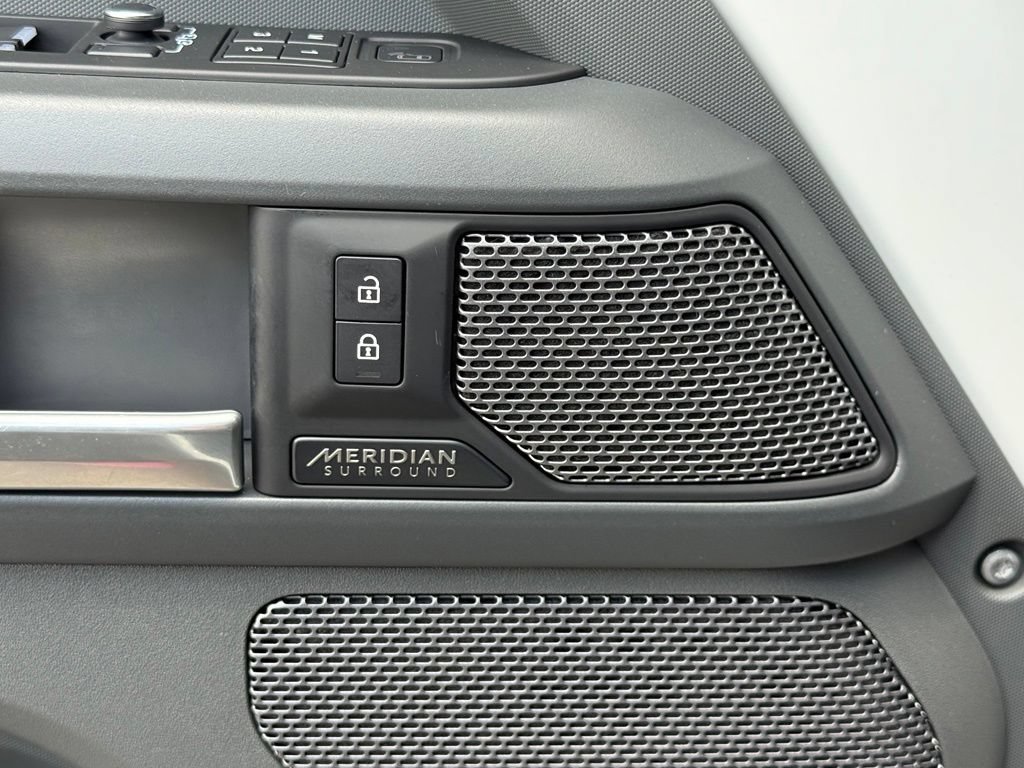 Certified 2022 Land Rover Defender 90 X-Dynamic SE AWD/4WD image 18