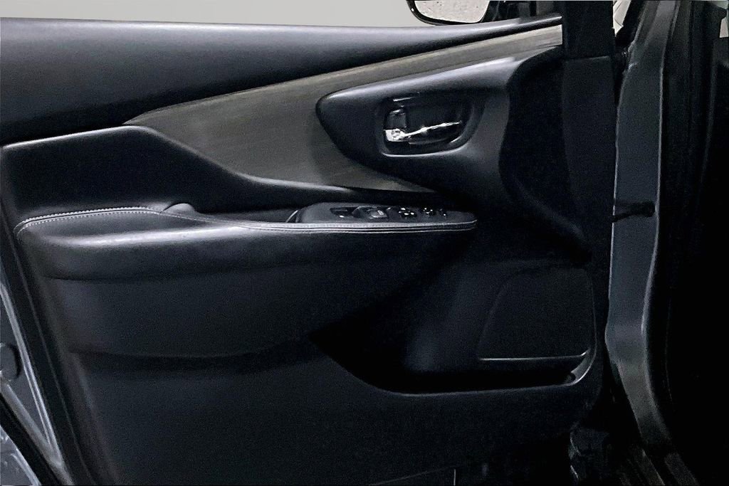 Used 2016 Nissan Murano S AWD/4WD image 19