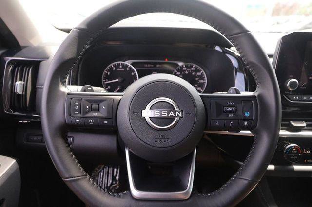 Used 2025 Nissan Pathfinder SV image 12