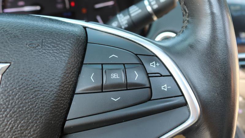 Used 2017 Cadillac XT5 Luxury w/ Driver Awareness Package FWD image 10