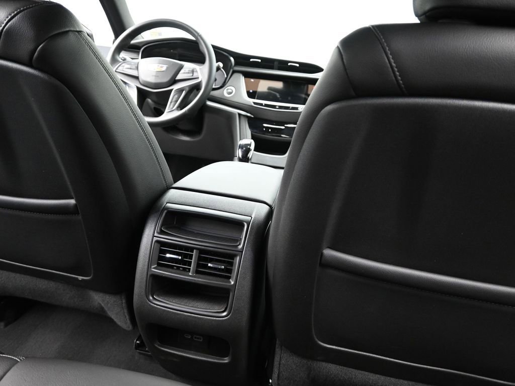 Certified 2025 Cadillac XT5 Luxury w/ LPO, Floor Liner Package AWD/4WD image 21