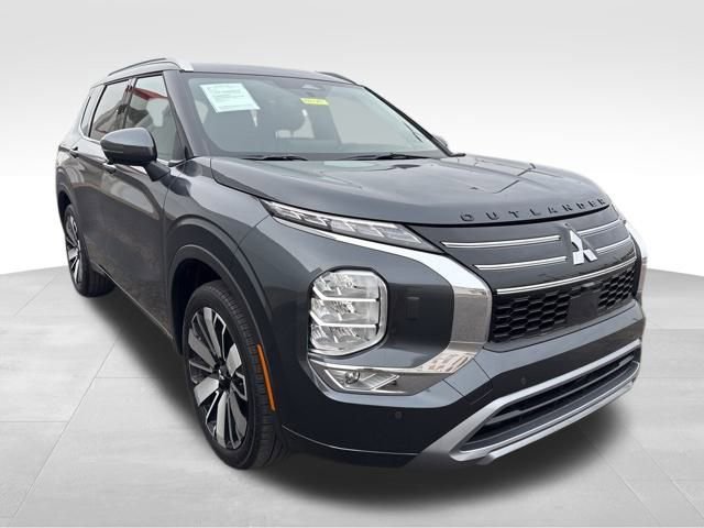 Used 2025 Mitsubishi Outlander SEL image 1