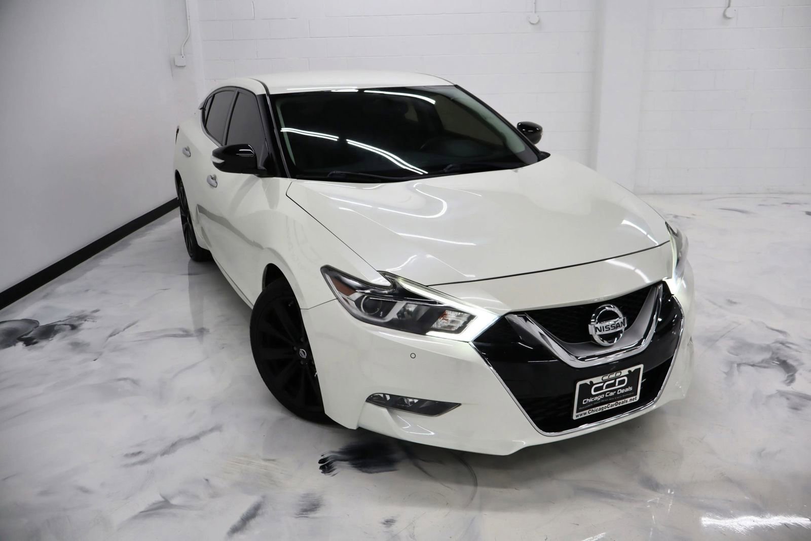 Used 2017 Nissan Maxima SR w/ Midnight Edition image 2