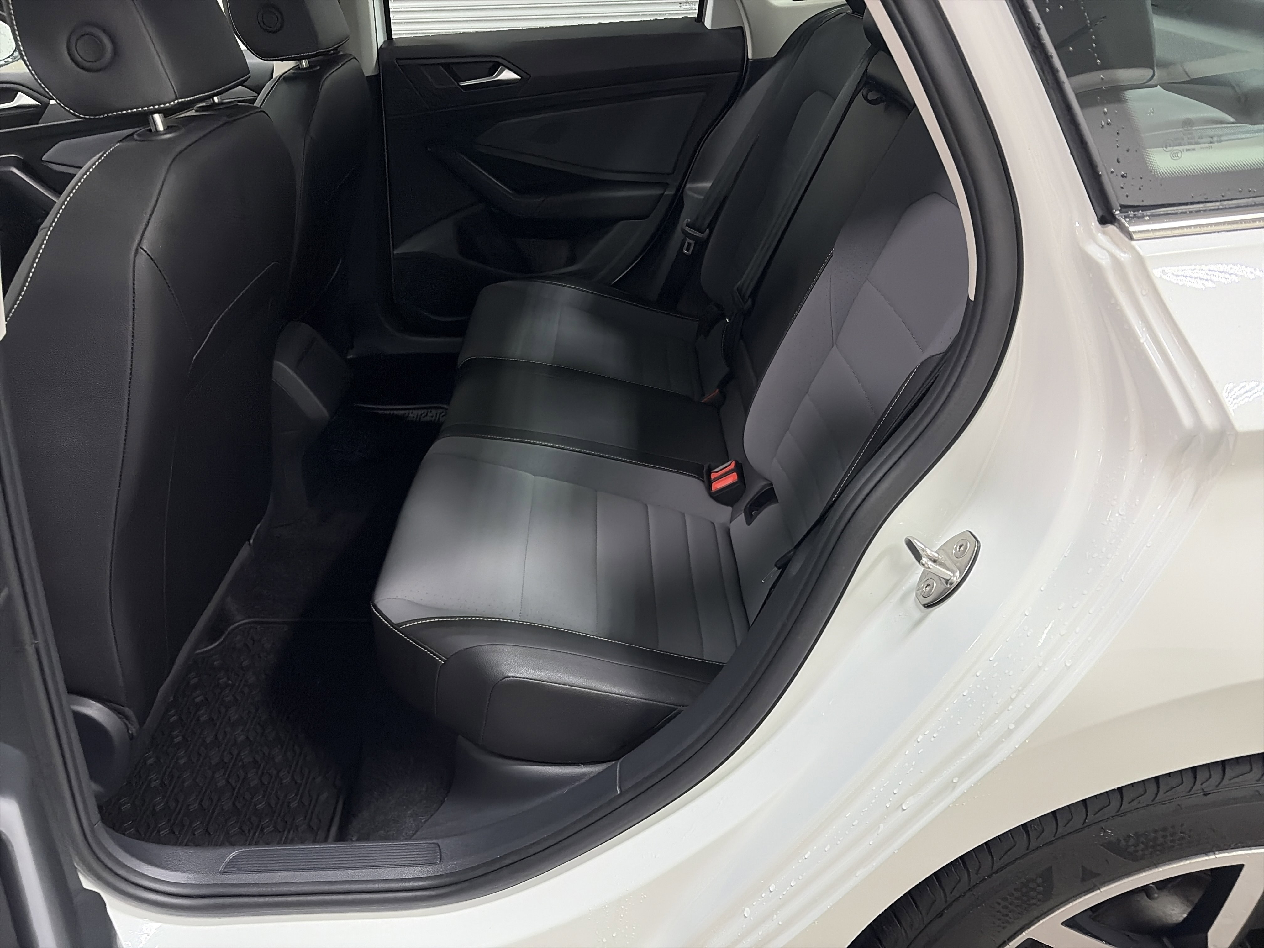 Certified 2025 Volkswagen Jetta SE image 25