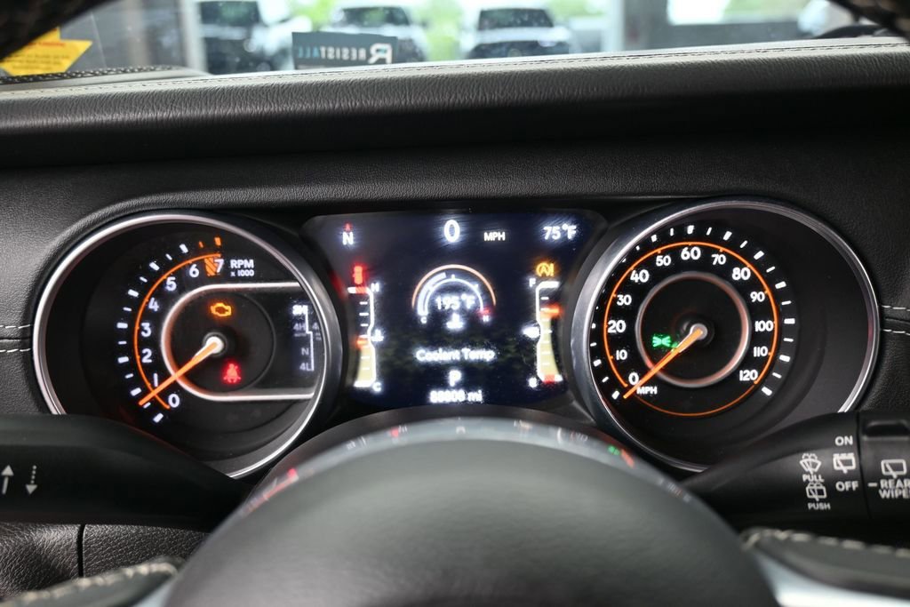 Used 2018 Jeep Wrangler Unlimited Sahara AWD/4WD image 26