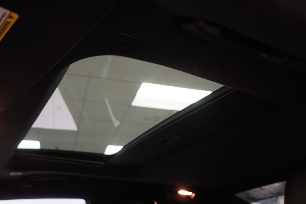 Used 2017 Dodge Charger SXT w/ AWD Plus Group image 4