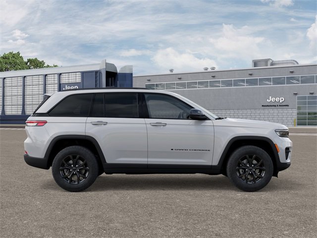New 2025 Jeep Grand Cherokee Laredo image 21