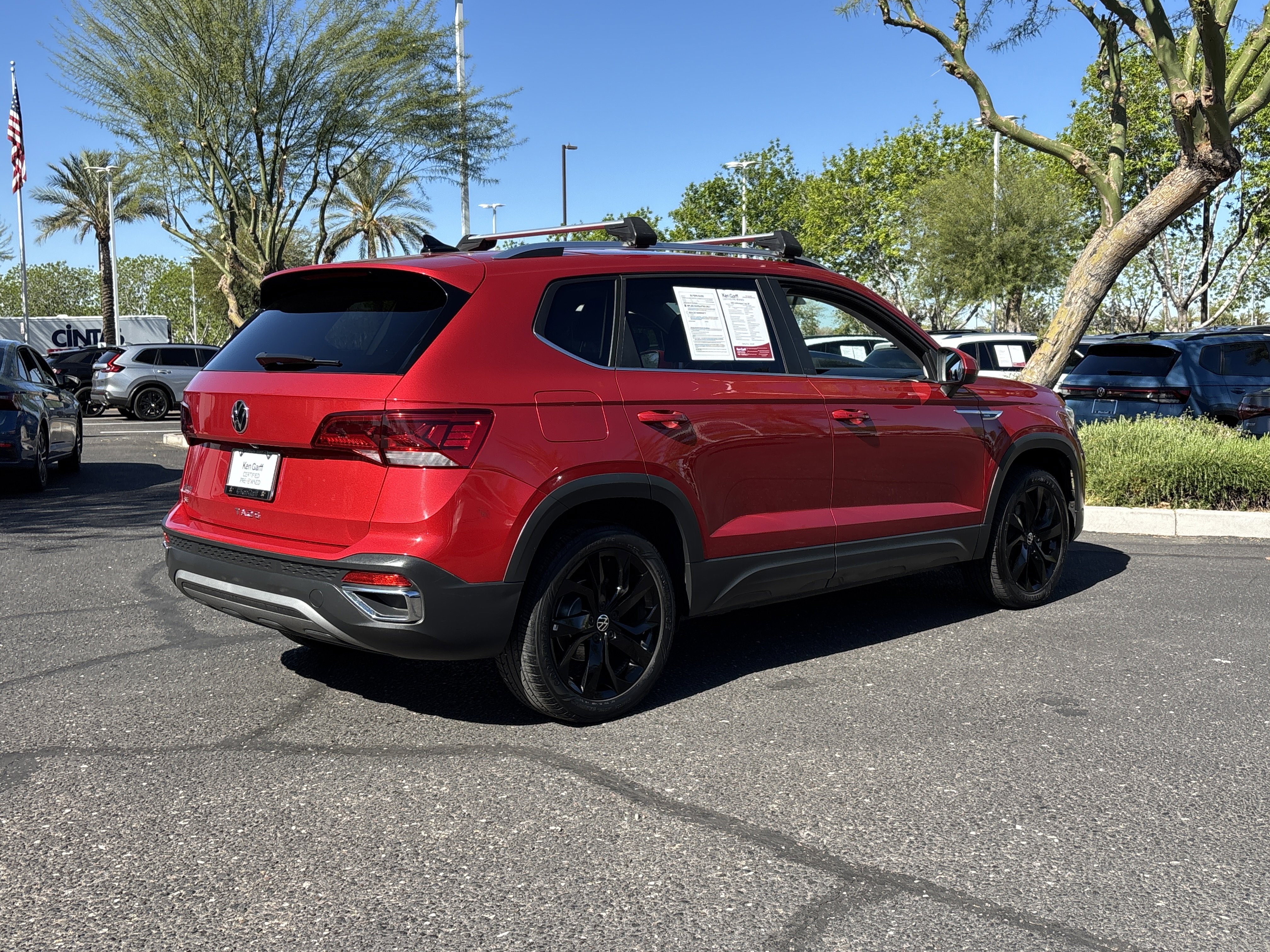 Used 2022 Volkswagen Taos SE FWD image 4