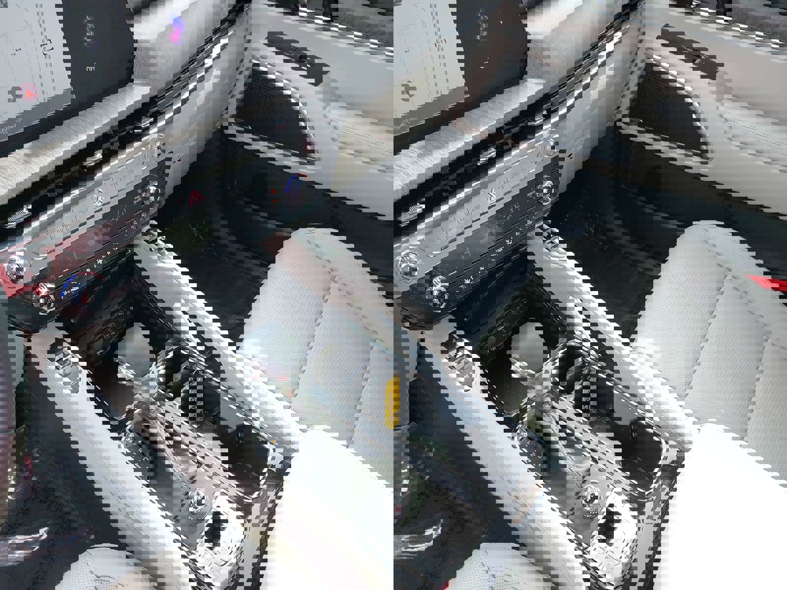 Used 2025 Kia Telluride EX w/ EX Captain's Chair Package image 27