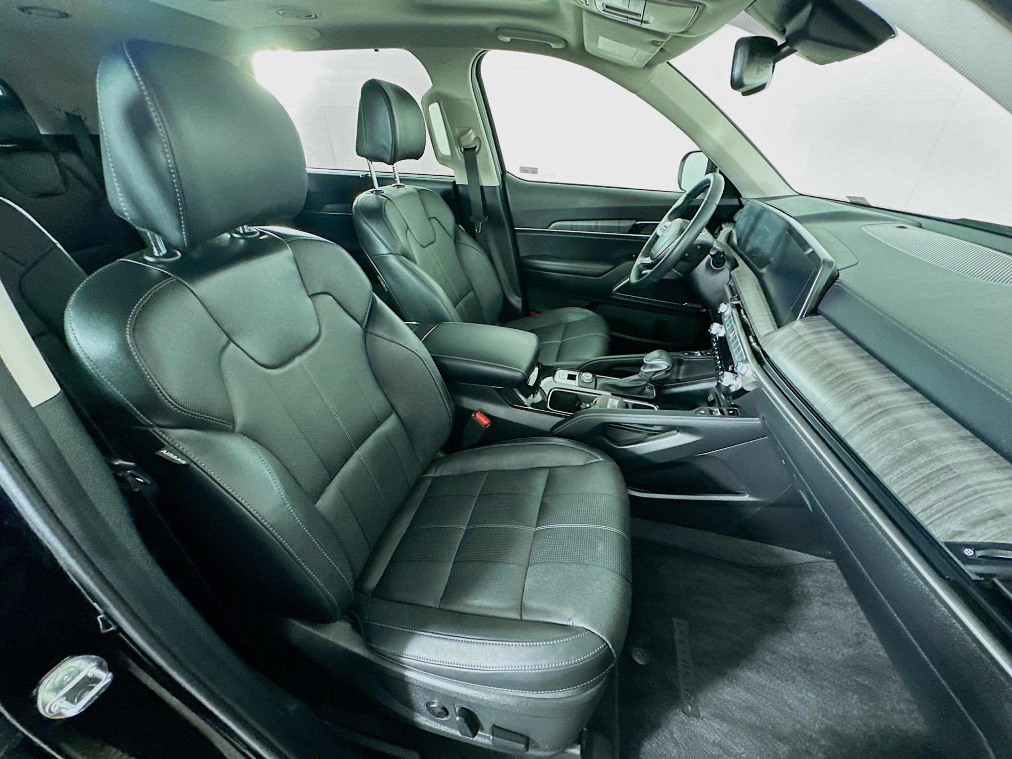 Used 2024 Kia Telluride EX w/ EX Captain's Chair Package FWD image 33