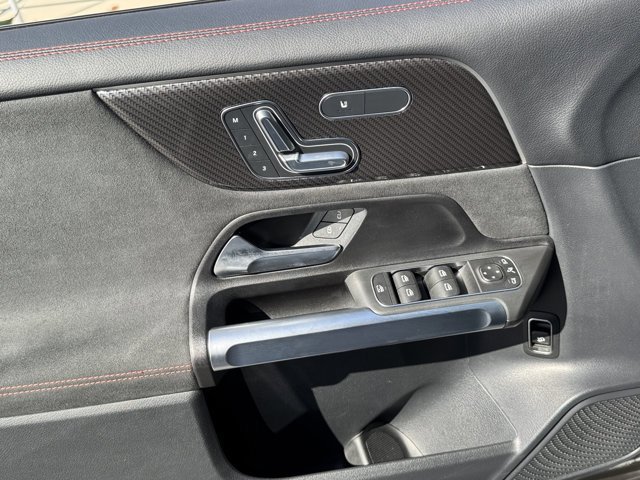 Used 2022 Mercedes-Benz GLB 35 AMG 4MATIC image 19