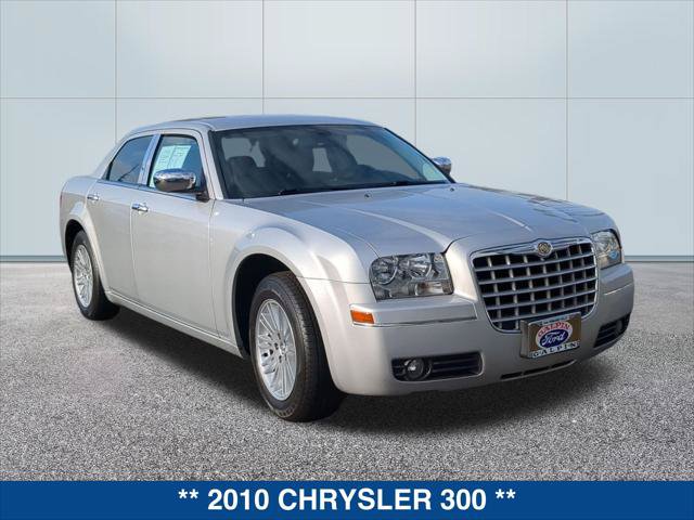 Used 2010 Chrysler 300 Touring RWD image 7