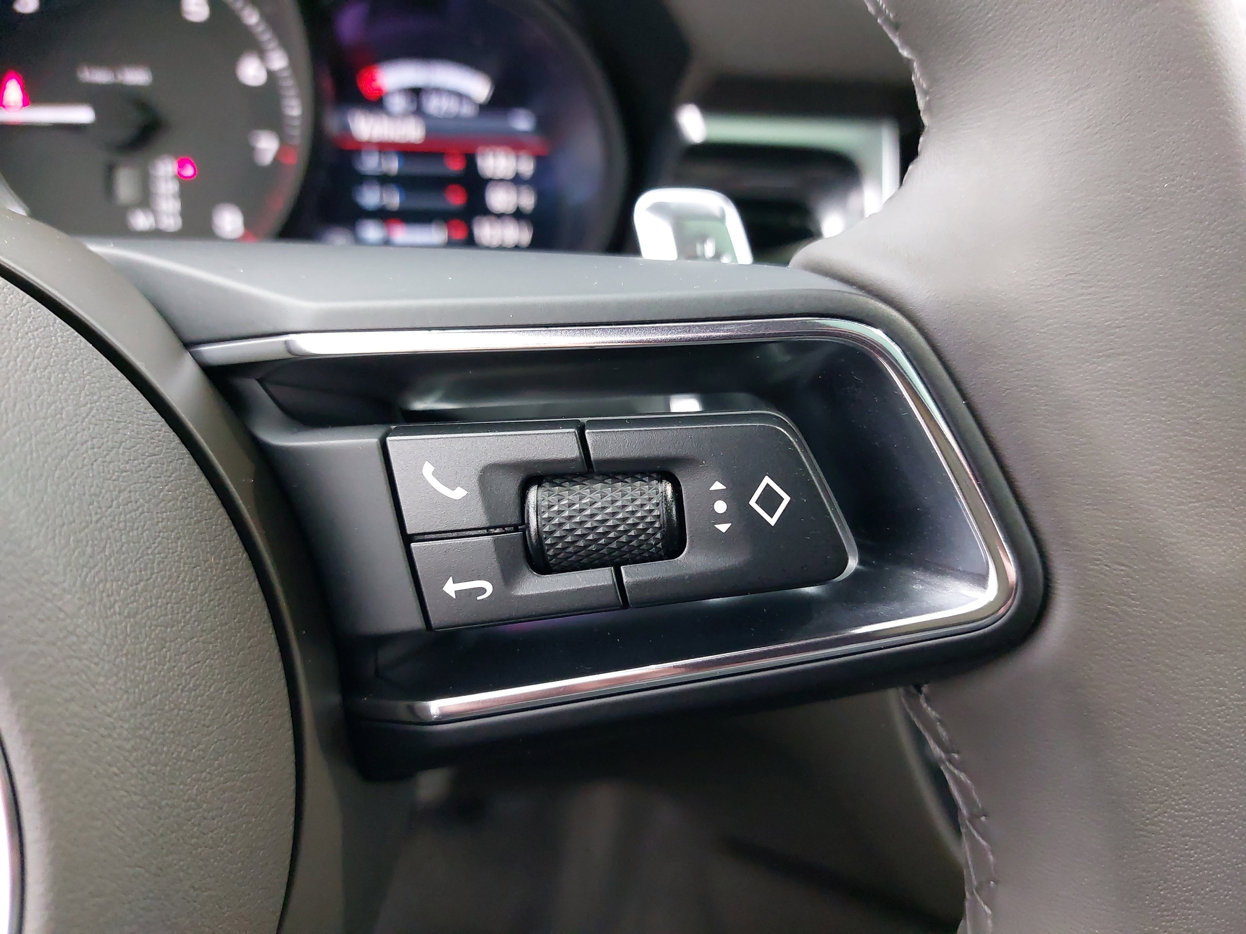 Used 2025 Porsche Macan image 20