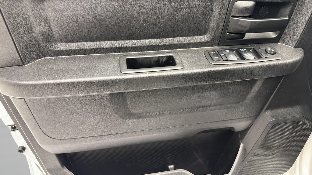 Used 2017 RAM 3500 Tradesman w/ Chrome Appearance Group AWD/4WD image 13