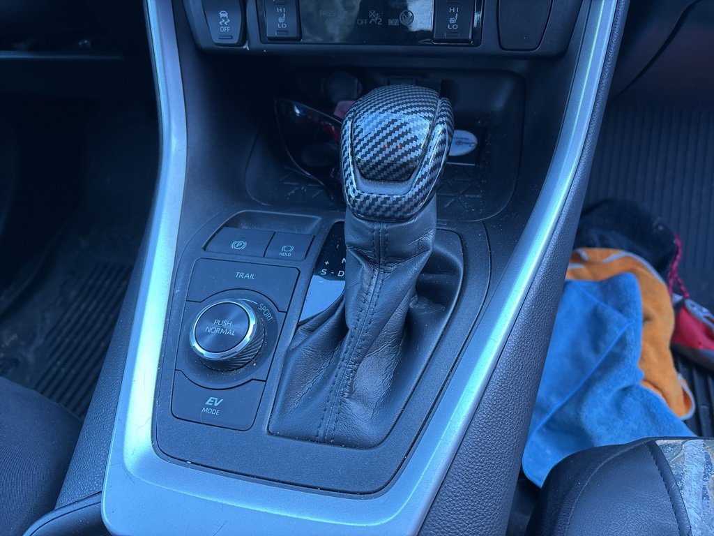 Used 2021 Toyota RAV4 XLE w/ Convenience Package image 8