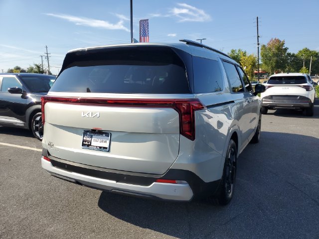 New 2027 Kia Carnival EX FWD image 4