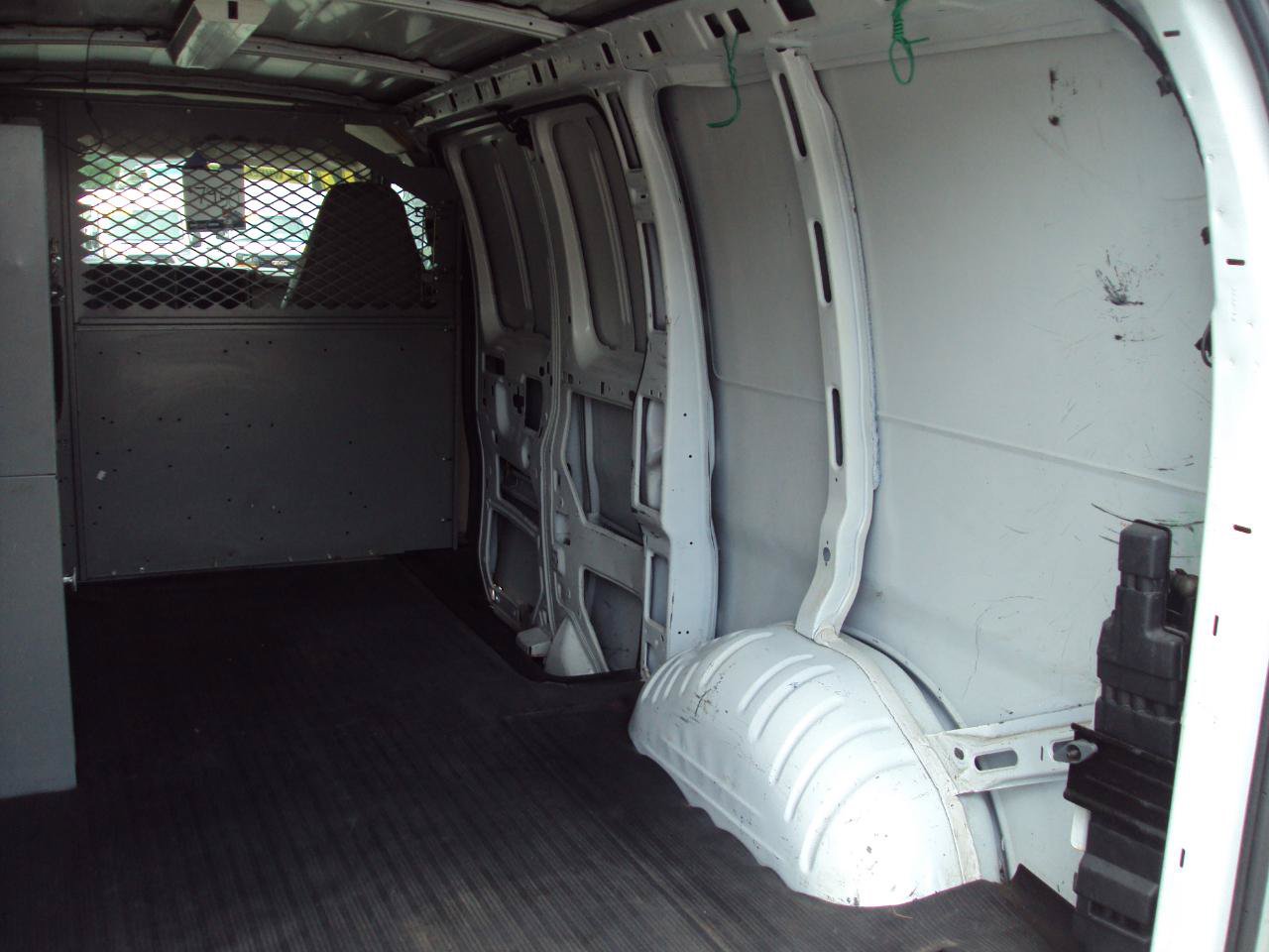 Used 2007 Chevrolet Express 1500 AWD image 9
