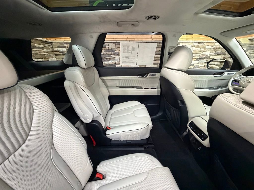 Used 2023 Hyundai Palisade Calligraphy image 32