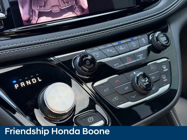 Used 2023 Chrysler Pacifica Limited w/ Uconnect Theater Family Group image 35