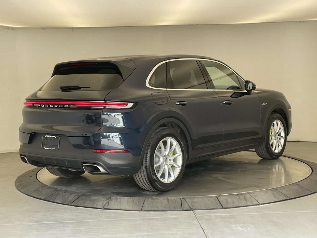 Certified 2024 Porsche Cayenne AWD/4WD image 7