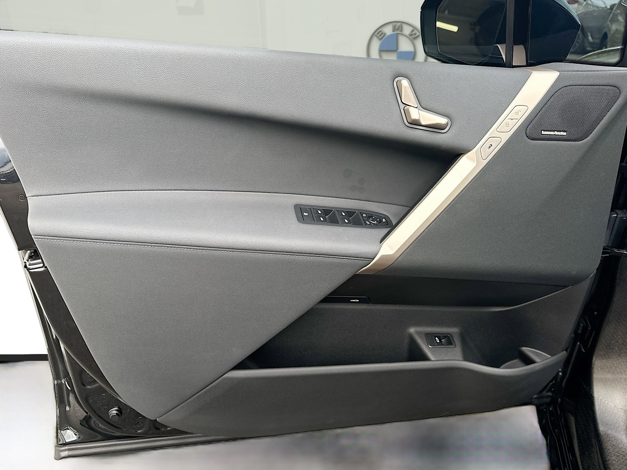 Used 2025 BMW iX xDrive50 w/ Sport Package image 21