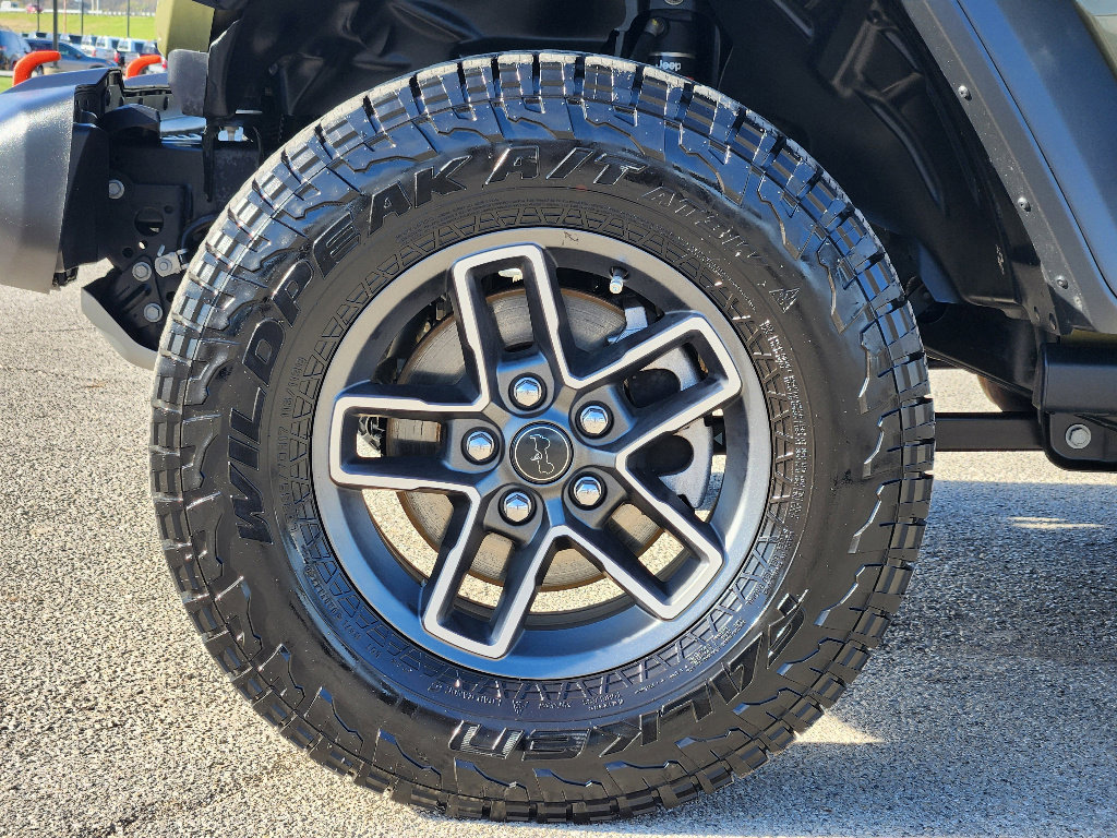 Used 2025 Jeep Gladiator Mojave w/ Convenience Group image 10