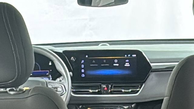 Used 2025 Chevrolet TrailBlazer LT w/ Driver Confidence Package image 16