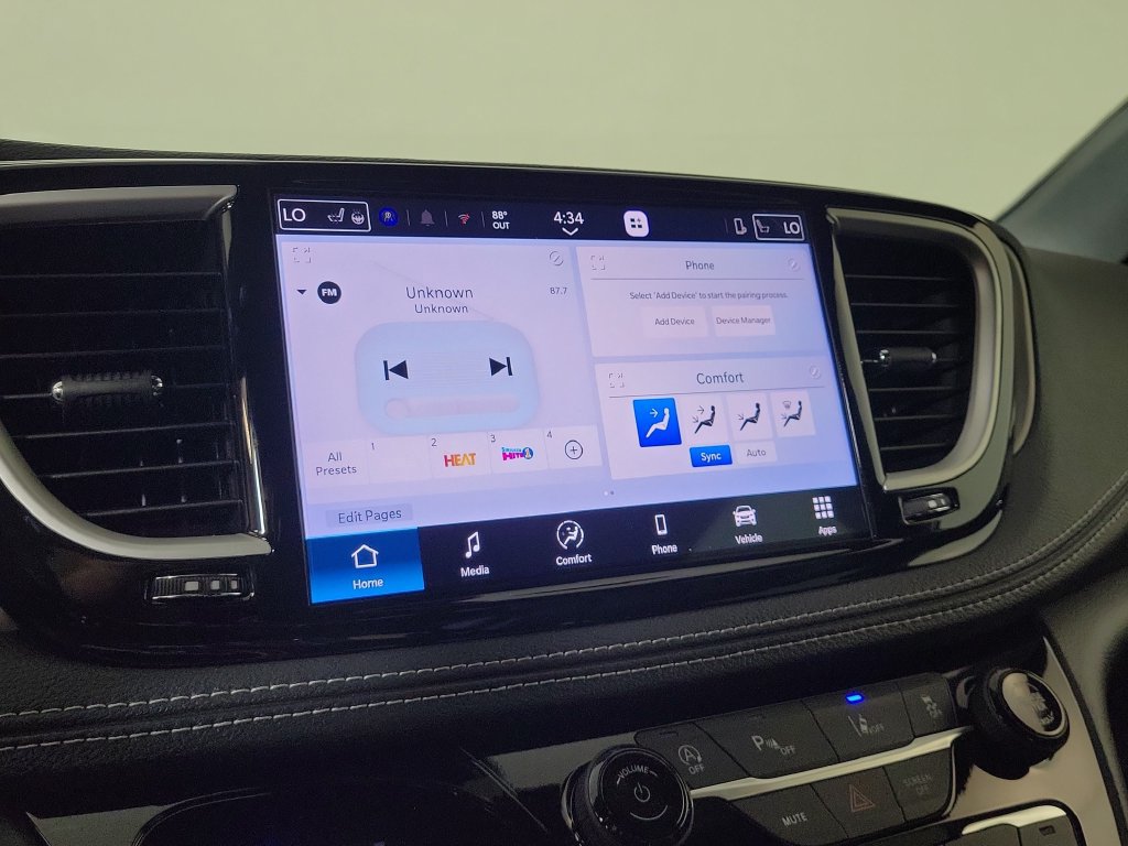 New 2027 Chrysler Pacifica Select FWD image 17