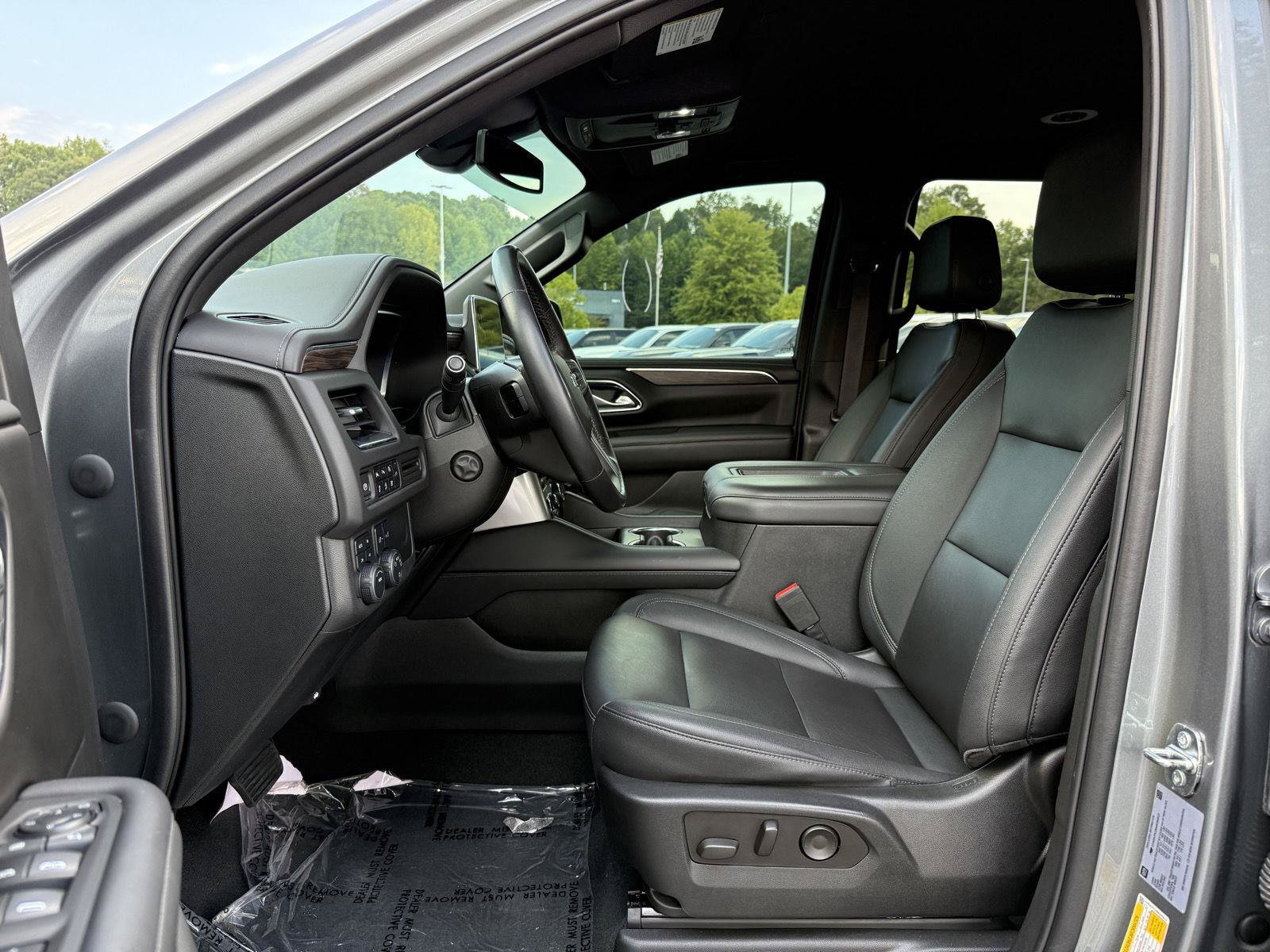 Used 2022 Chevrolet Tahoe Z71 w/ Luxury Package AWD/4WD image 12