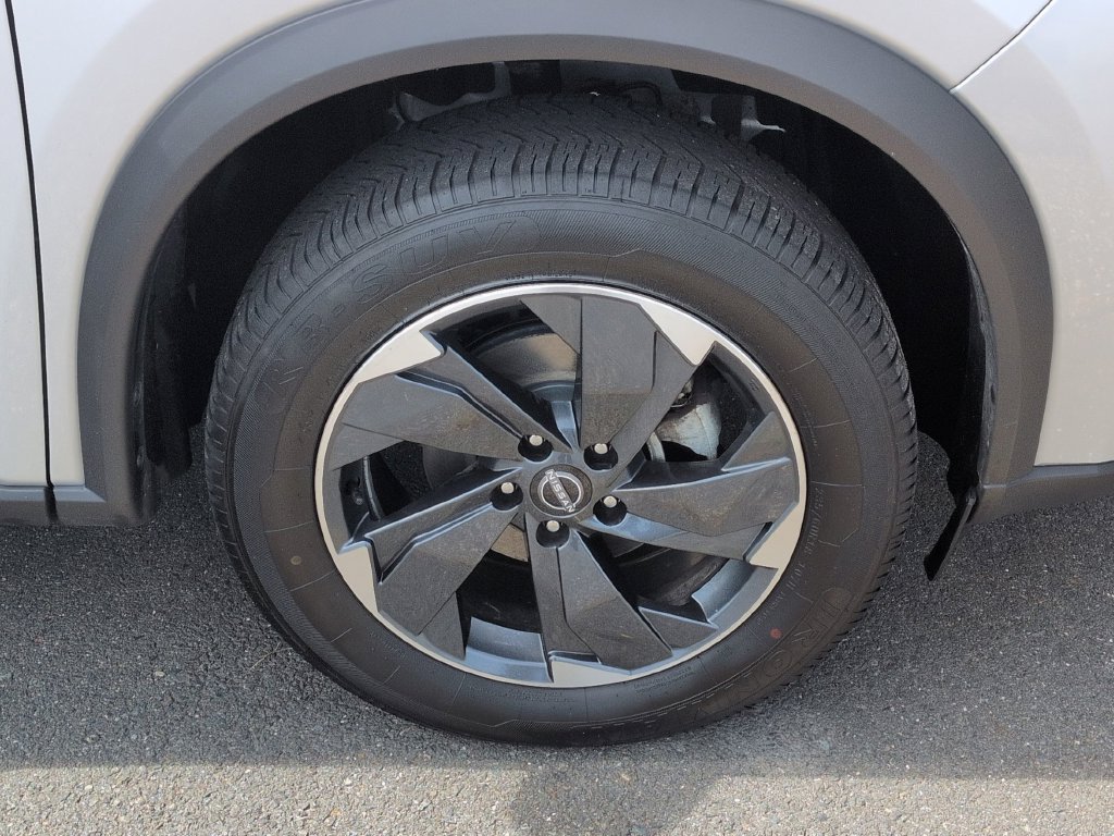 Used 2025 Nissan Rogue SV AWD/4WD image 26