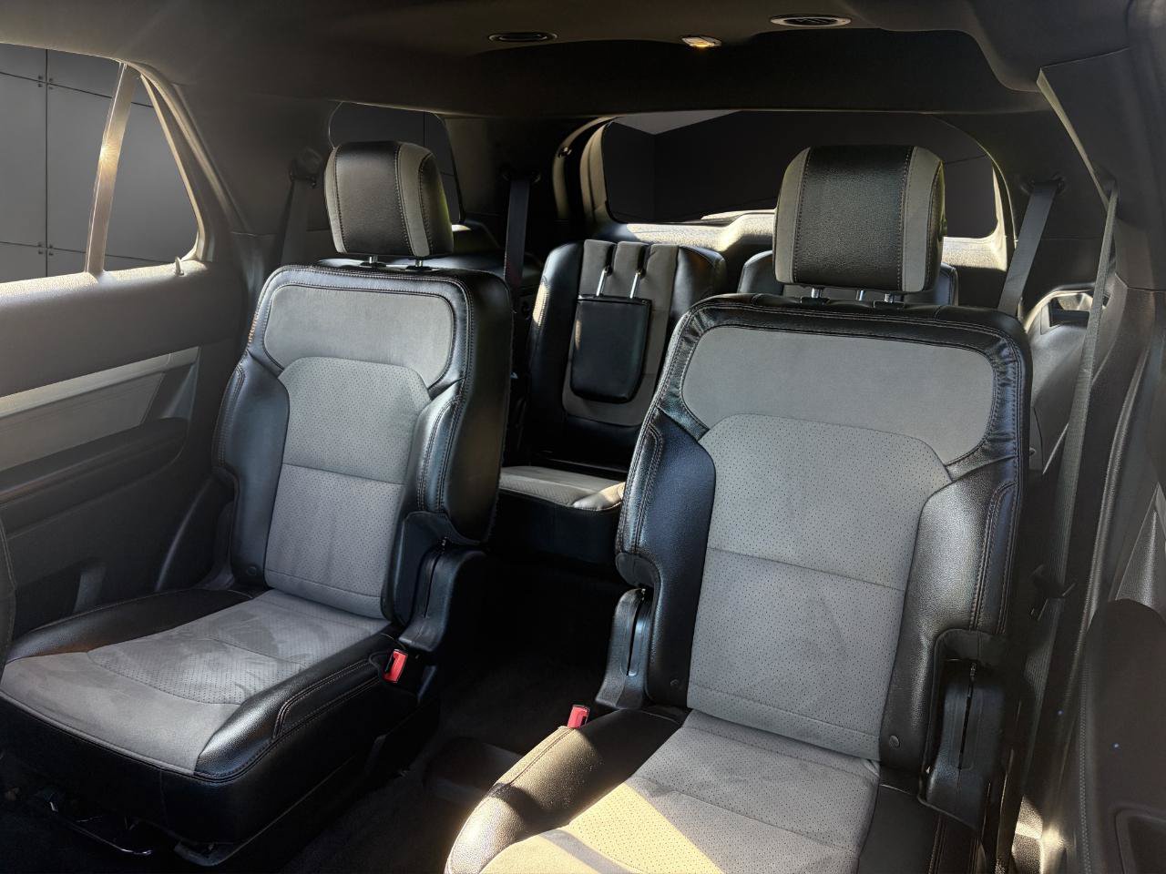 Used 2017 Ford Explorer XLT w/ Equipment Group 202A AWD/4WD image 13