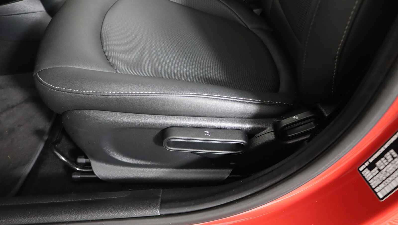 Used 2024 MINI Cooper 4-Door Hardtop FWD image 19