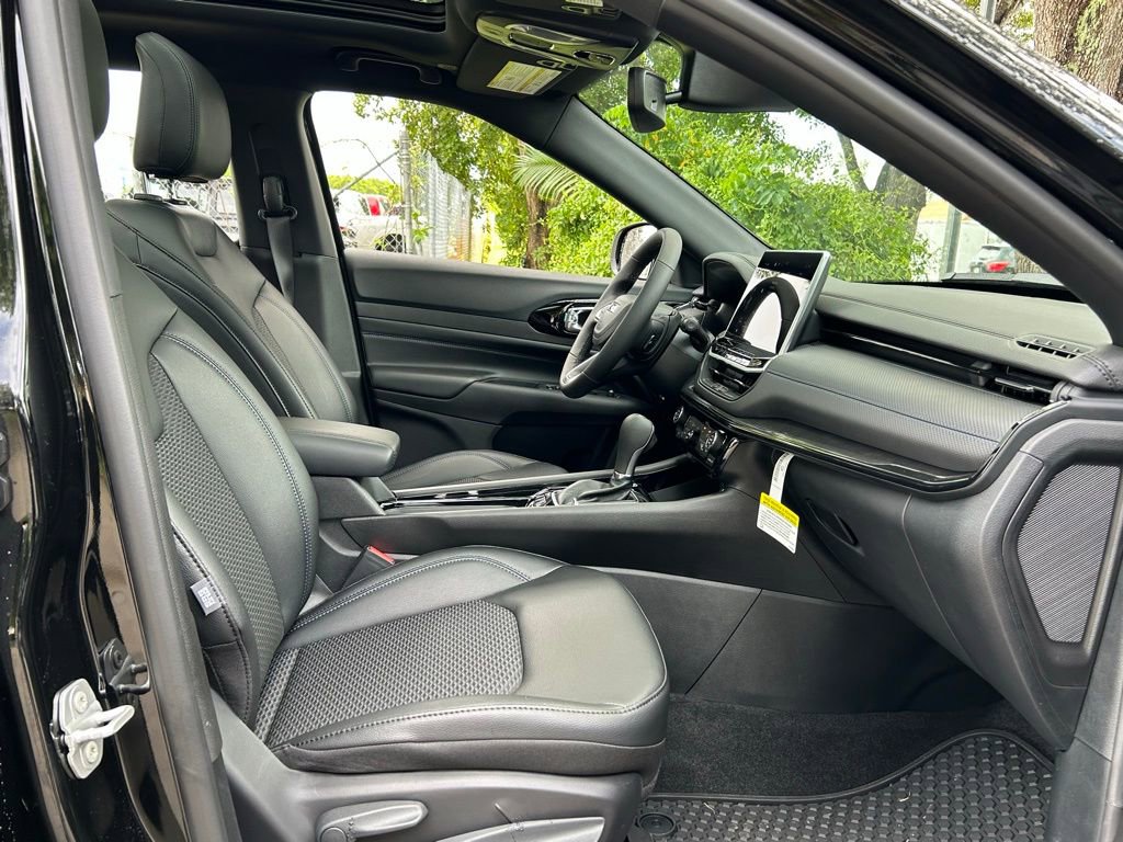 New 2025 Jeep Compass Latitude w/ Sun & Sound Group AWD/4WD image 31