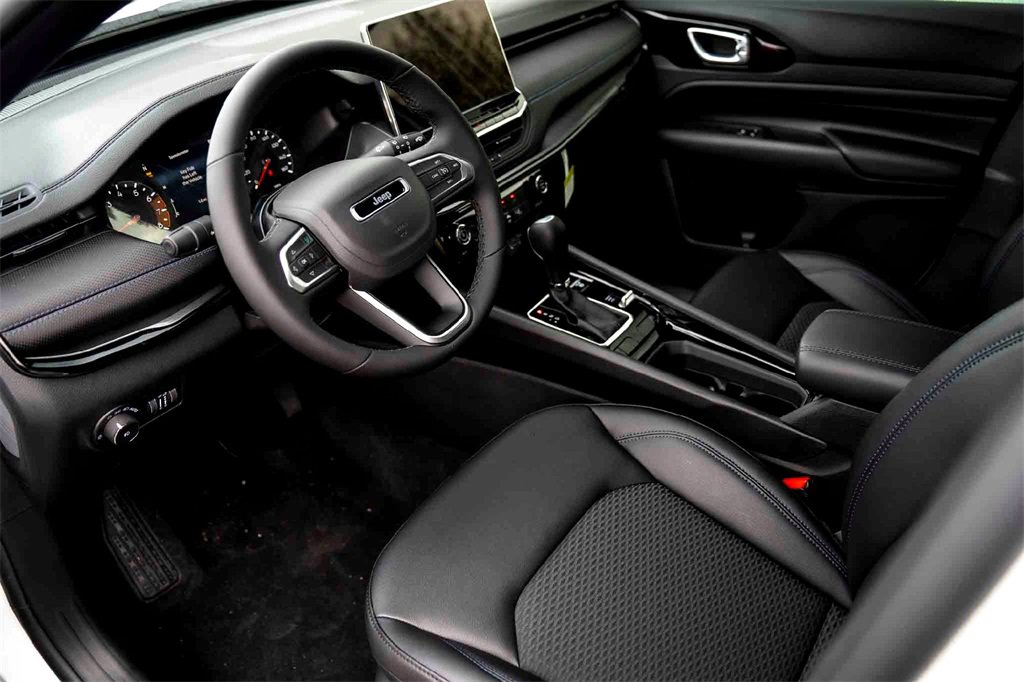 New 2026 Jeep Compass Latitude image 10