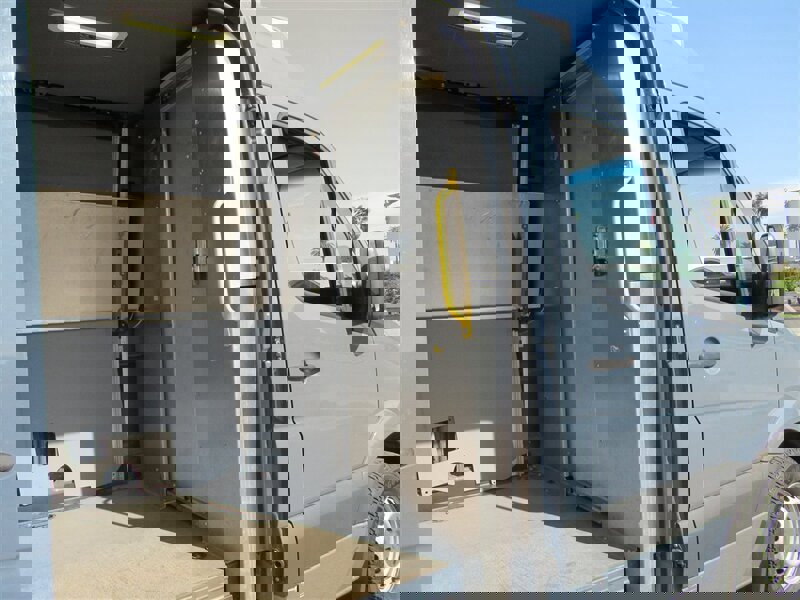 Used 2018 Mercedes-Benz Sprinter 2500 image 13