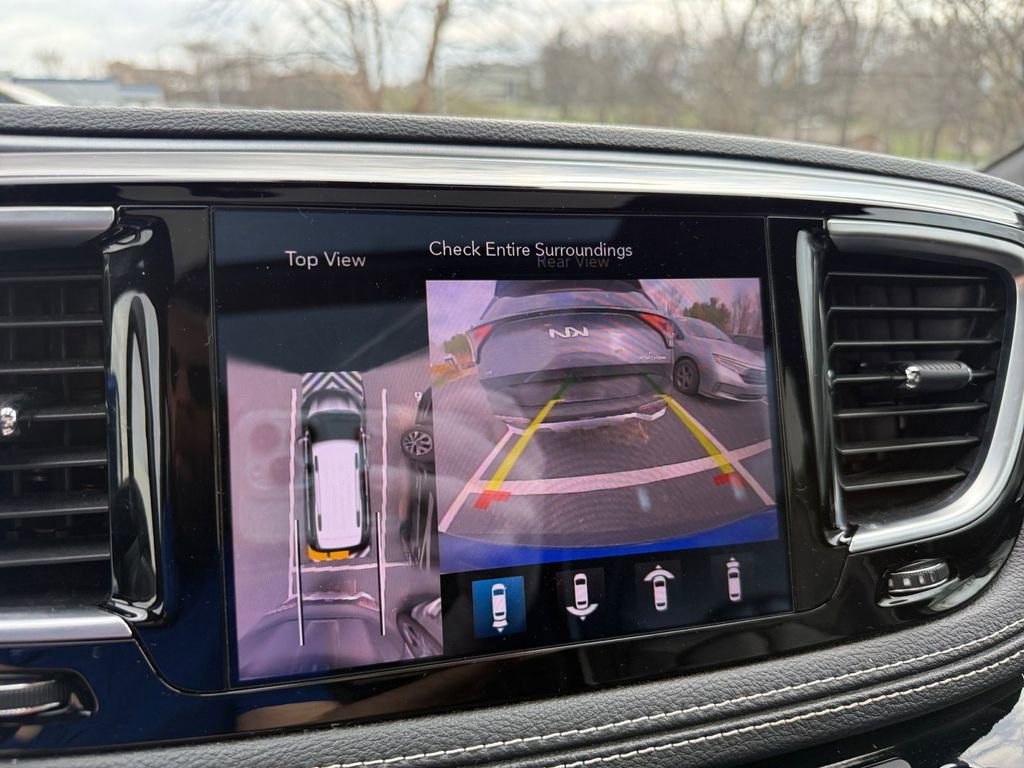 Used 2020 Chrysler Pacifica Limited w/ Advanced Safetytec Group image 22