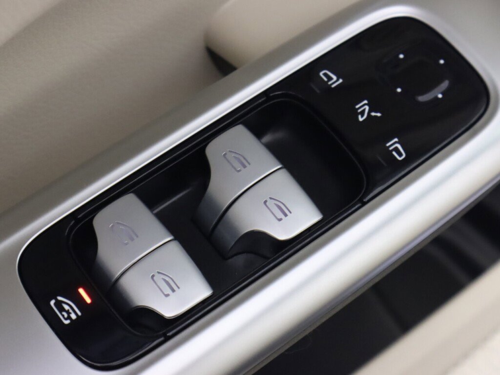 Used 2022 Mercedes-Benz C 300 Sedan image 27