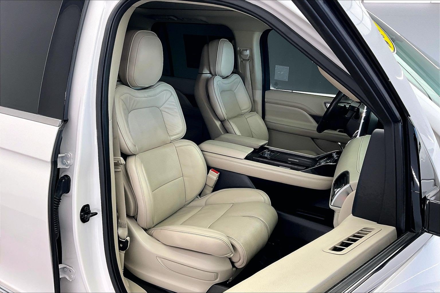 Used 2018 Lincoln Navigator Reserve w/ Technology Package AWD/4WD image 6