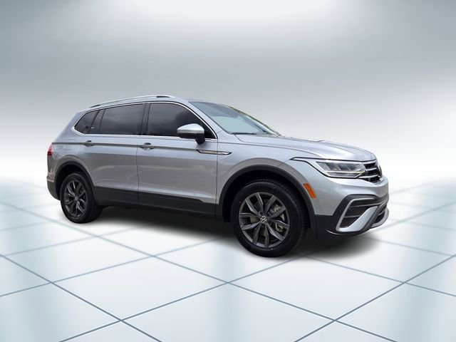 Used 2023 Volkswagen Tiguan SE FWD image 2